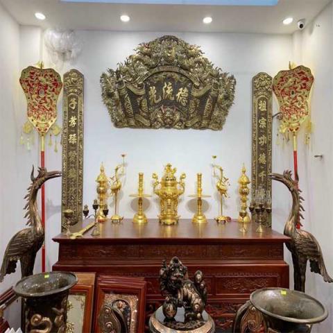 Để trả lời cho câu hỏi có nên thờ hạc trên bàn thờ gia tiên hay không?