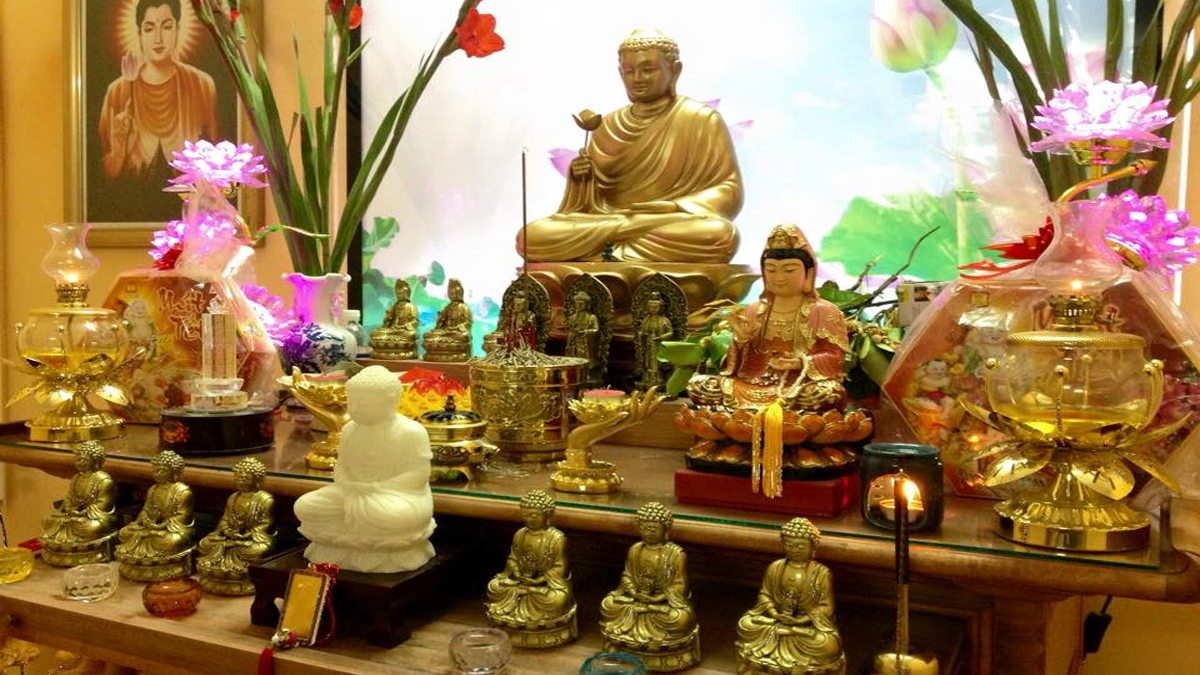 Người tuổi gà đặt bàn thờ hướng nào theo phong thủy